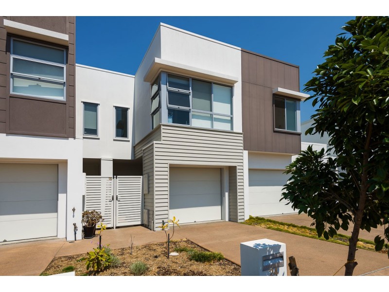 24 Halyard Crescent, Hope Island QLD 4212