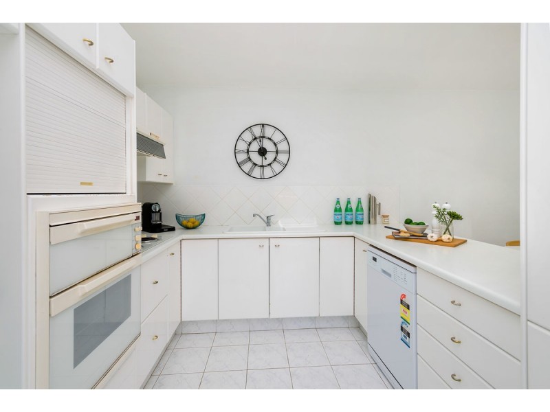 2/154 The Esplanade, Paradise Point QLD 4216