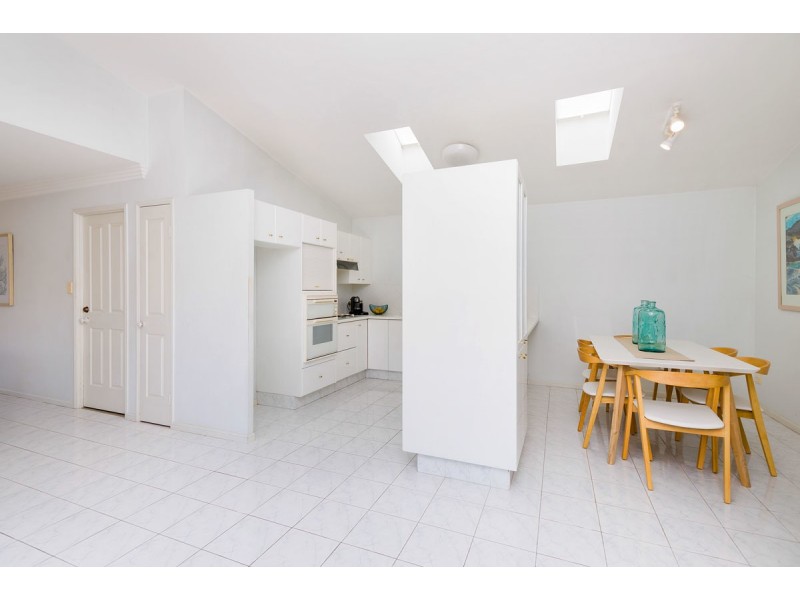2/154 The Esplanade, Paradise Point QLD 4216