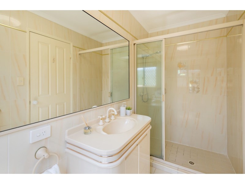 2/154 The Esplanade, Paradise Point QLD 4216