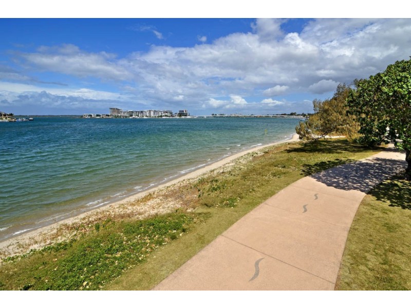 2/154 The Esplanade, Paradise Point QLD 4216