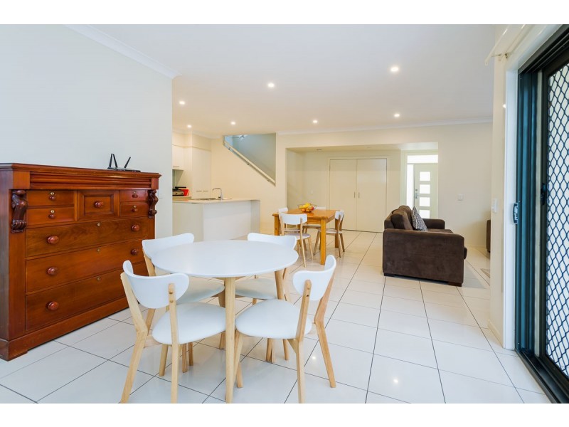 8 Cova Boulevard, Hope Island QLD 4212