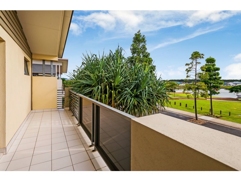 8 Cova Boulevard, Hope Island QLD 4212