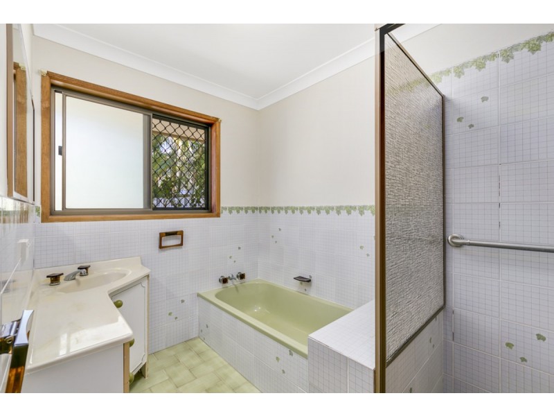 13 Erave Avenue, Runaway Bay QLD 4216