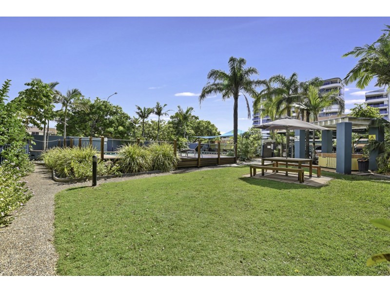 18/125 Frank Street, Labrador QLD 4215