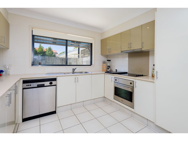 2/8-10 Gordon Street, Labrador QLD 4215