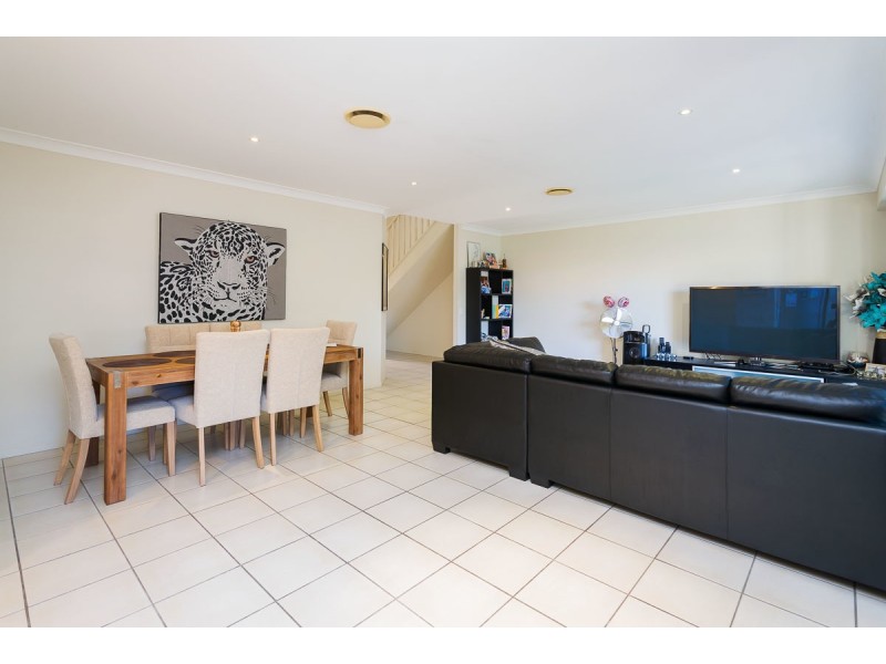 2/8-10 Gordon Street, Labrador QLD 4215