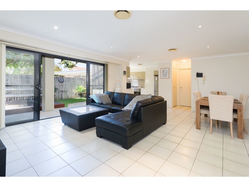 2/8-10 Gordon Street, Labrador QLD 4215