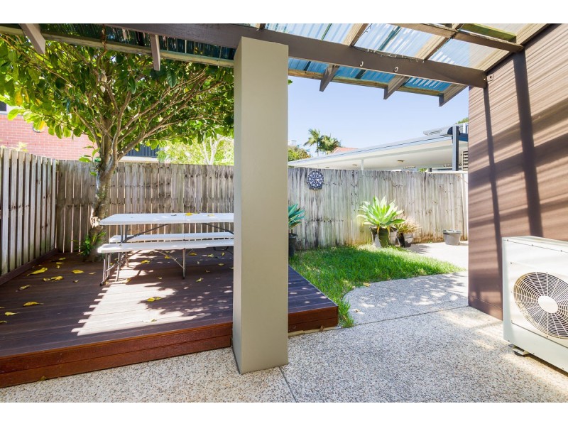 2/8-10 Gordon Street, Labrador QLD 4215