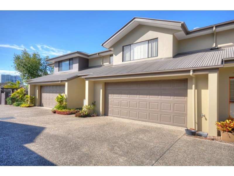 2/8-10 Gordon Street, Labrador QLD 4215