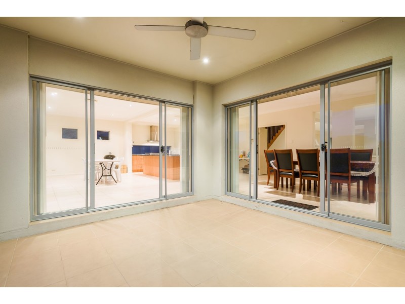 25 Harbourvue Court, Helensvale QLD 4212