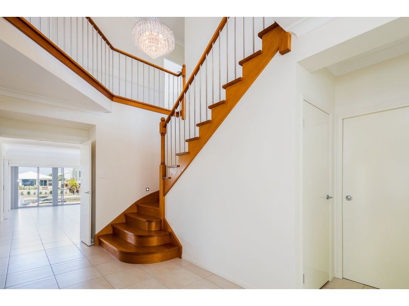 25 Harbourvue Court, Helensvale QLD 4212