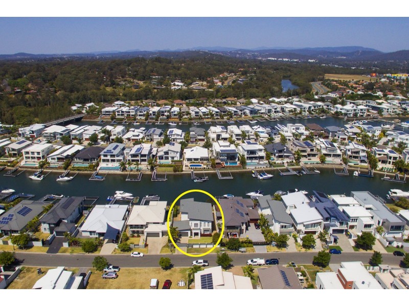 25 Harbourvue Court, Helensvale QLD 4212