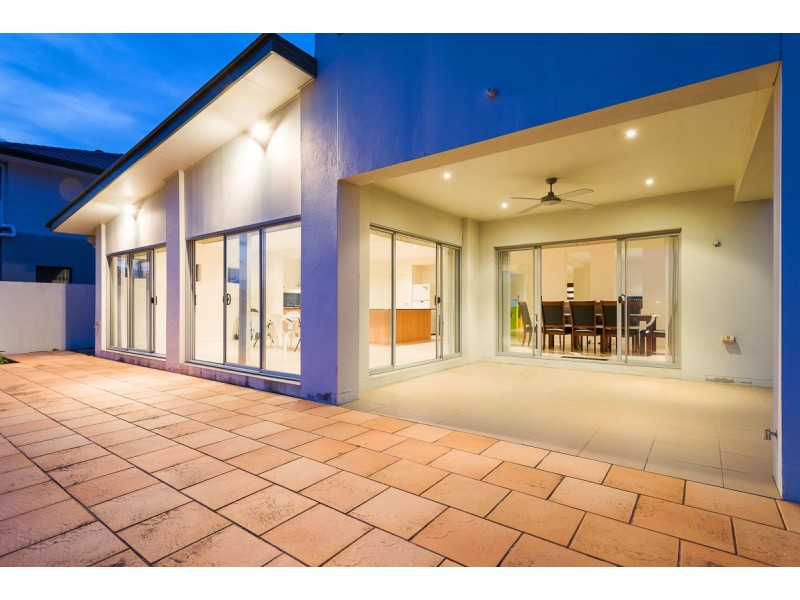 25 Harbourvue Court, Helensvale QLD 4212