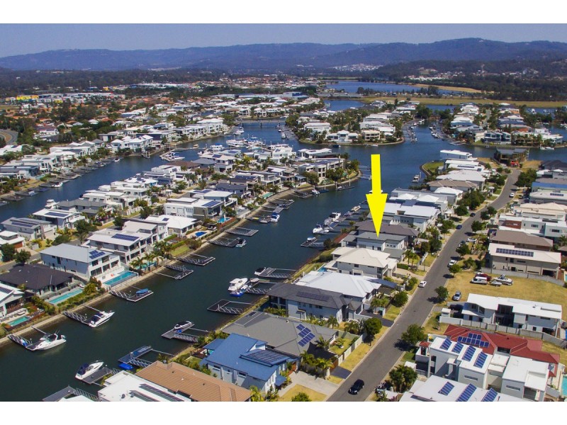 25 Harbourvue Court, Helensvale QLD 4212