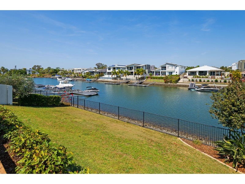 25 Harbourvue Court, Helensvale QLD 4212