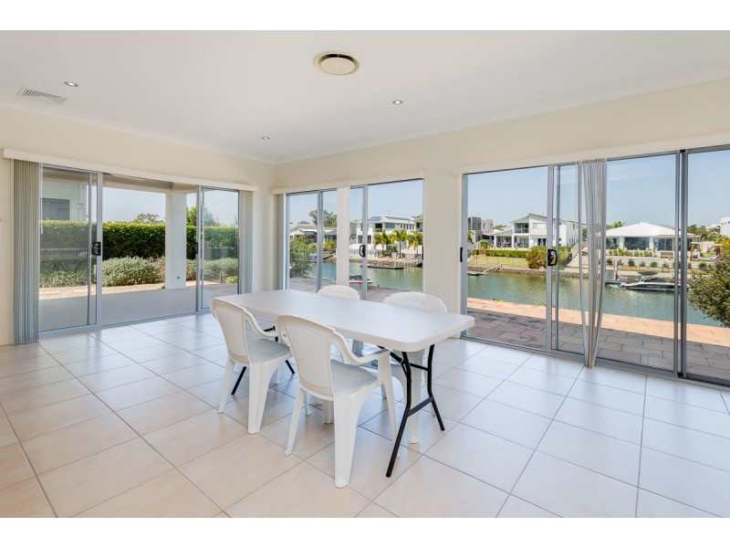 25 Harbourvue Court, Helensvale QLD 4212