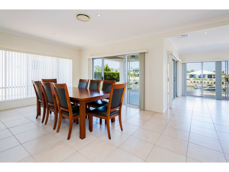 25 Harbourvue Court, Helensvale QLD 4212