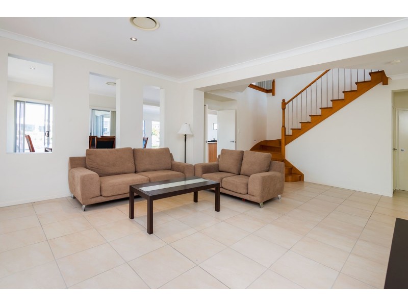 25 Harbourvue Court, Helensvale QLD 4212