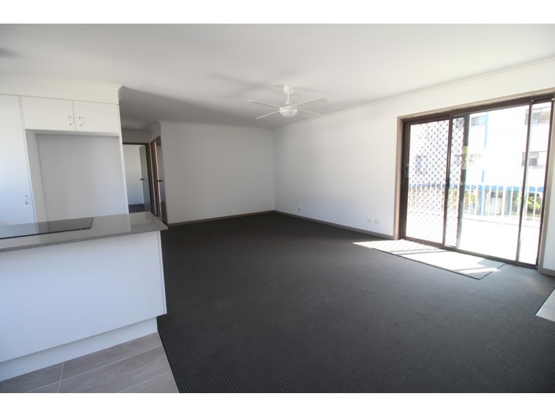 4/20 Bright Avenue, Labrador QLD 4215