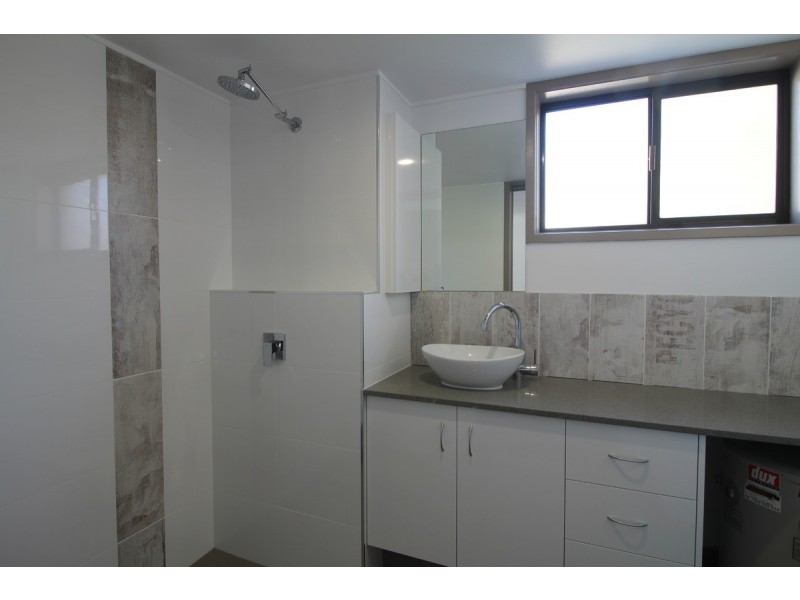 4/20 Bright Avenue, Labrador QLD 4215