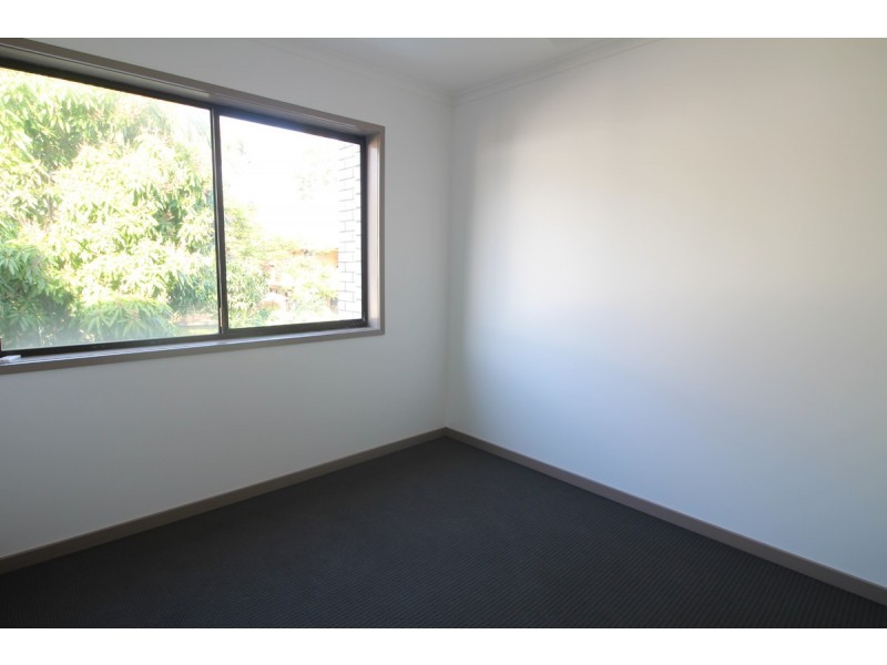 4/20 Bright Avenue, Labrador QLD 4215