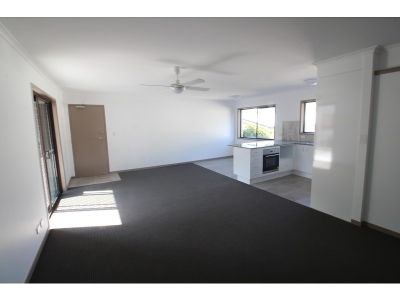4/20 Bright Avenue, Labrador QLD 4215