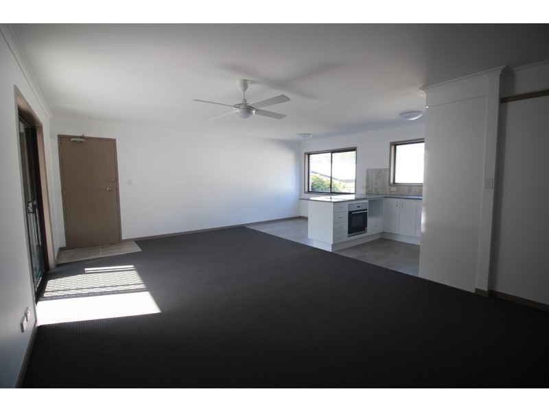 4/20 Bright Avenue, Labrador QLD 4215