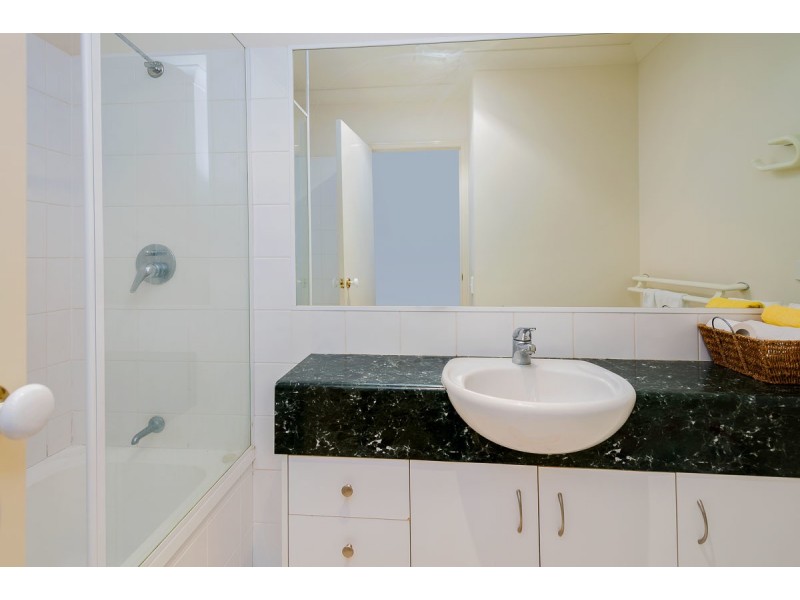 32/20 Brown Street, Labrador QLD 4215