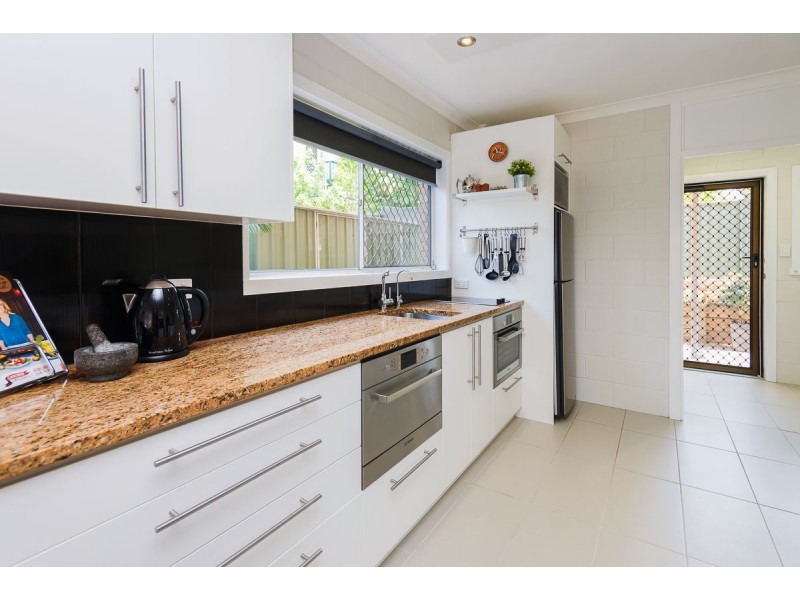 1/8 Labrador Street, Labrador QLD 4215