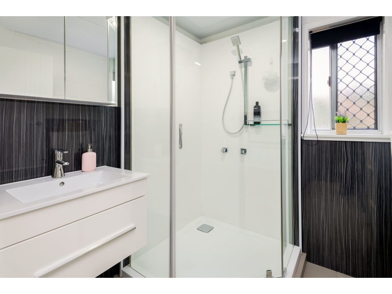 1/8 Labrador Street, Labrador QLD 4215