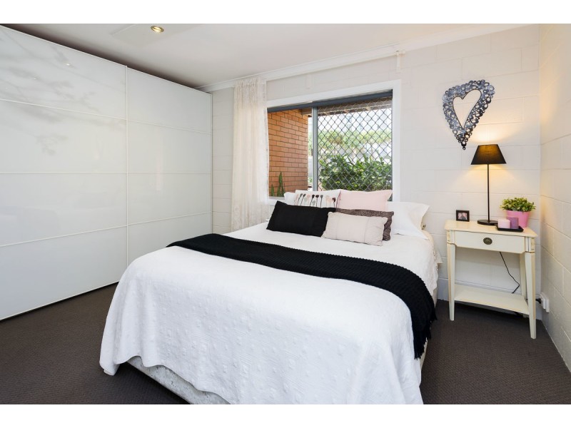 1/8 Labrador Street, Labrador QLD 4215