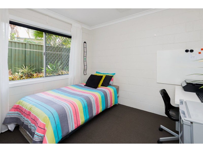 1/8 Labrador Street, Labrador QLD 4215