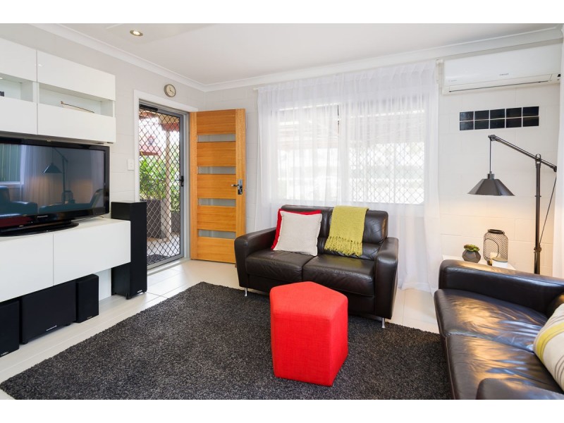 1/8 Labrador Street, Labrador QLD 4215