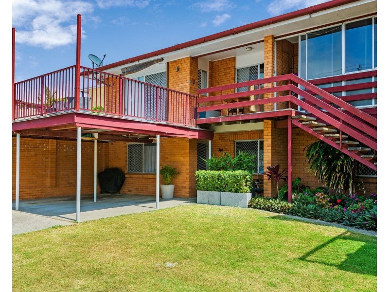 1/8 Labrador Street, Labrador QLD 4215