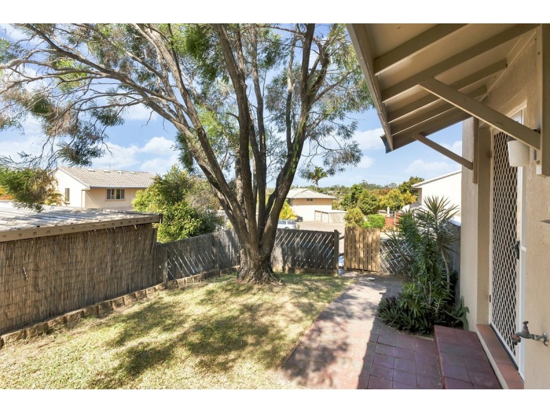 2/63 Olsen Avenue, Labrador QLD 4215