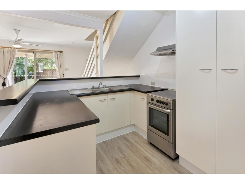 2/63 Olsen Avenue, Labrador QLD 4215