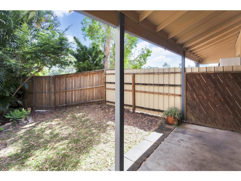 2/63 Olsen Avenue, Labrador QLD 4215