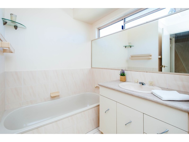 8/284 Oxley Drive, Coombabah QLD 4216