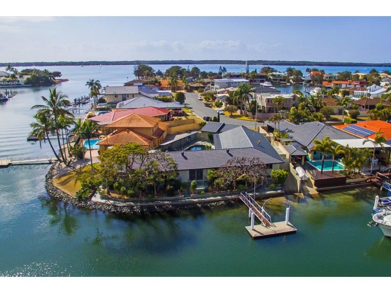 20 Bulolo Avenue, Runaway Bay QLD 4216