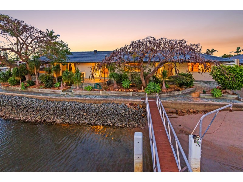 20 Bulolo Avenue, Runaway Bay QLD 4216