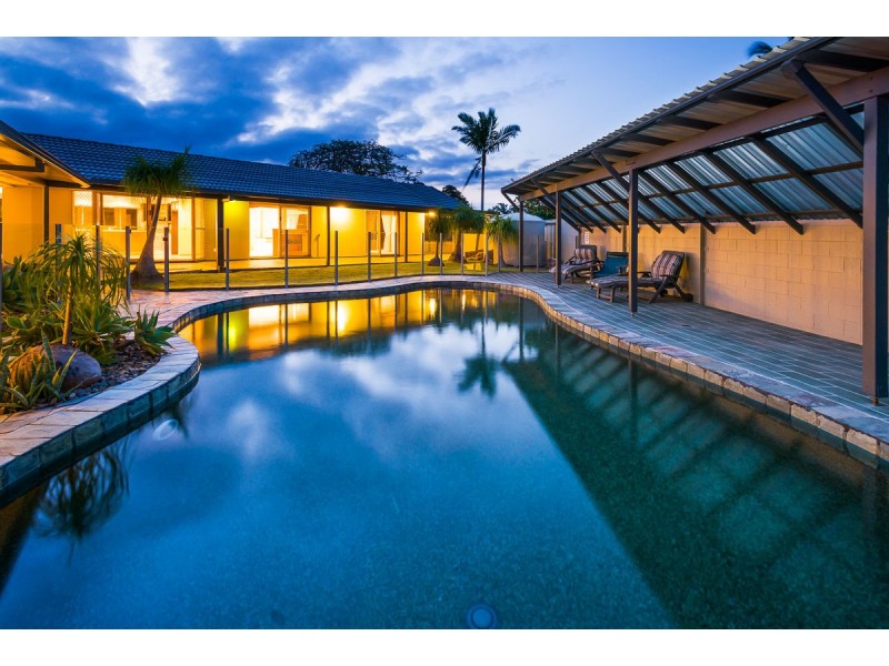 20 Bulolo Avenue, Runaway Bay QLD 4216