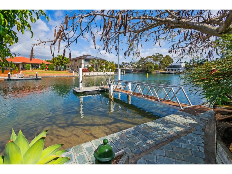 20 Bulolo Avenue, Runaway Bay QLD 4216