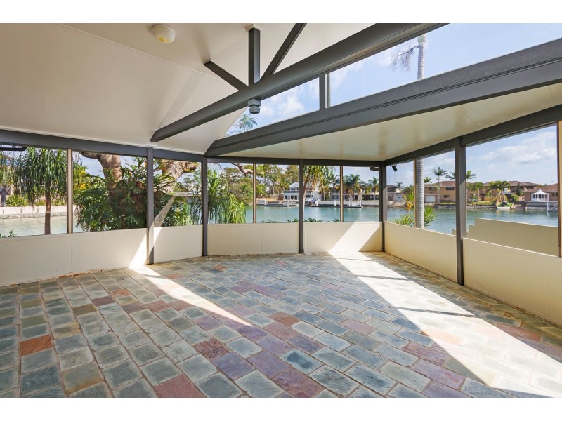 20 Bulolo Avenue, Runaway Bay QLD 4216