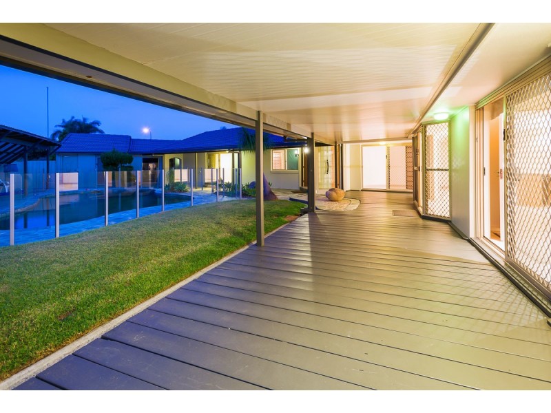 20 Bulolo Avenue, Runaway Bay QLD 4216