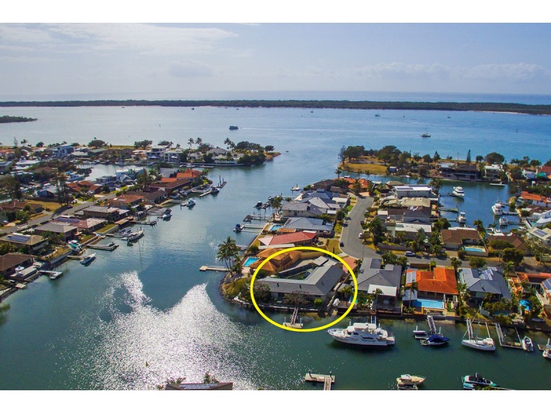 20 Bulolo Avenue, Runaway Bay QLD 4216