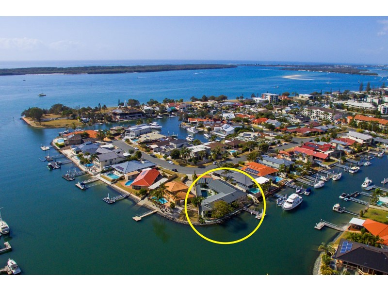 20 Bulolo Avenue, Runaway Bay QLD 4216