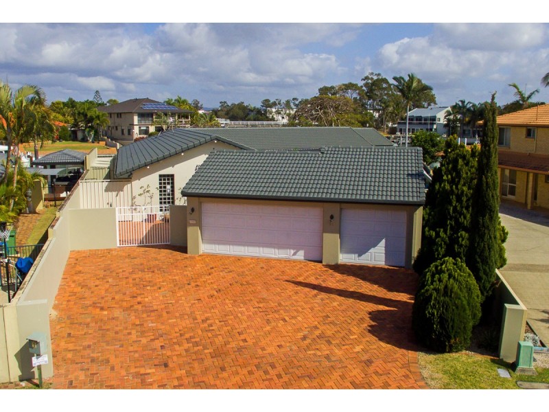20 Bulolo Avenue, Runaway Bay QLD 4216