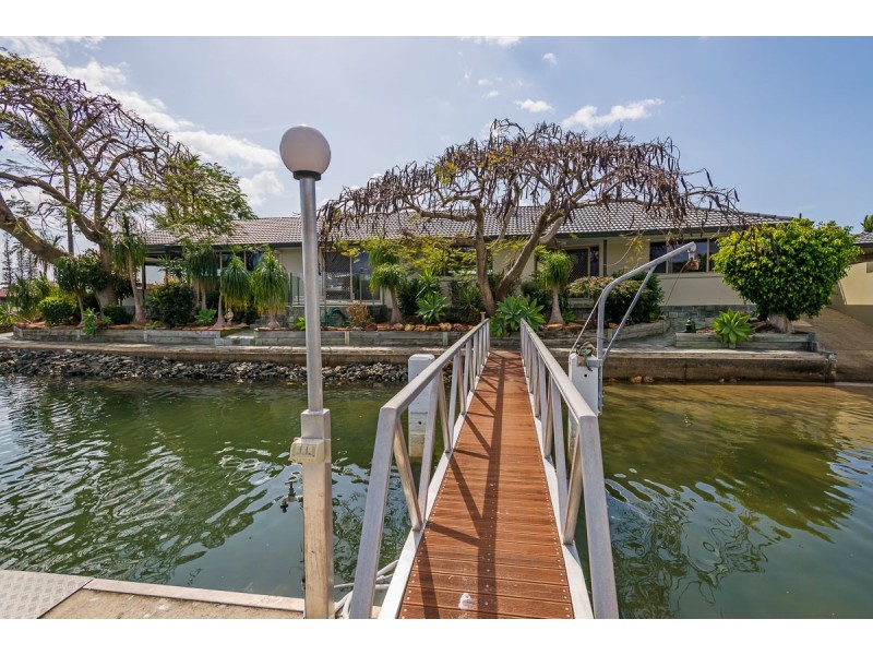20 Bulolo Avenue, Runaway Bay QLD 4216