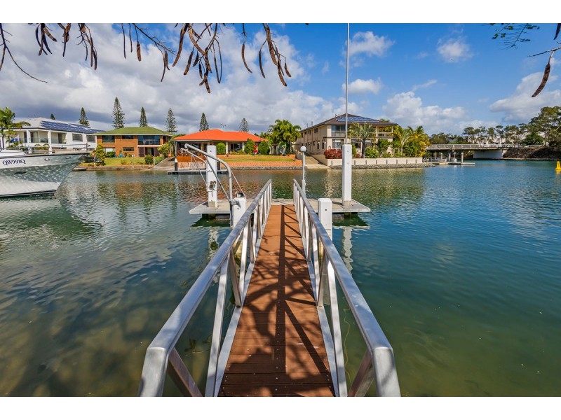 20 Bulolo Avenue, Runaway Bay QLD 4216